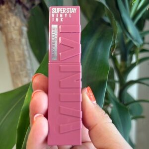Maybelline SuperStay Vinyl Ink Lipstick - Vibrant Pink